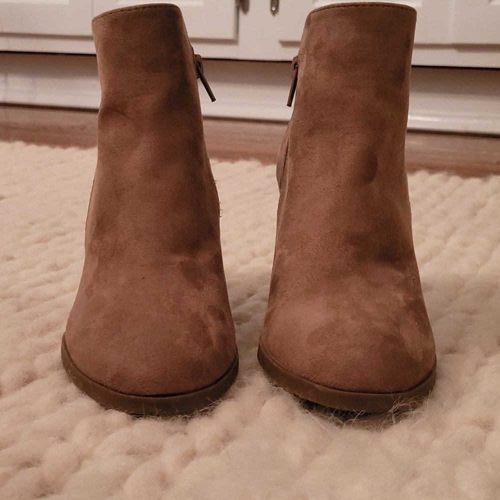 Suede taupe boots